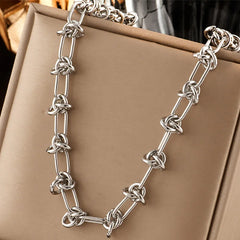 Y2K Entangled Lines Necklace