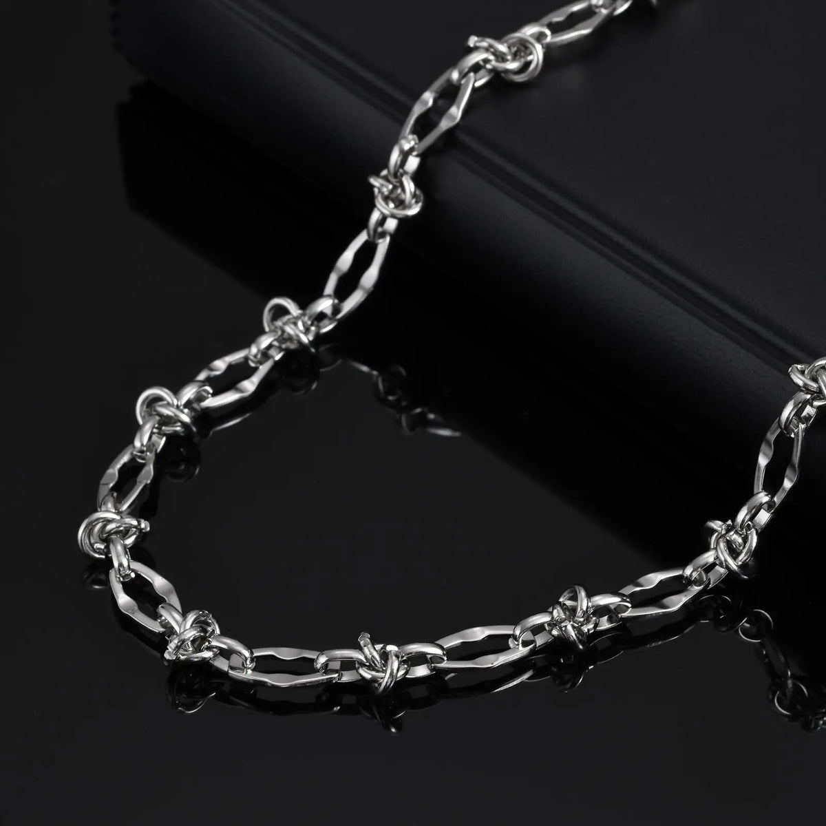 Y2K Thorn Knot Links Necklace